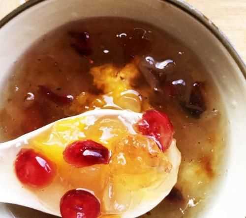 煮銀耳蓮子湯時(shí)沒有冰糖可以用白糖代替嗎