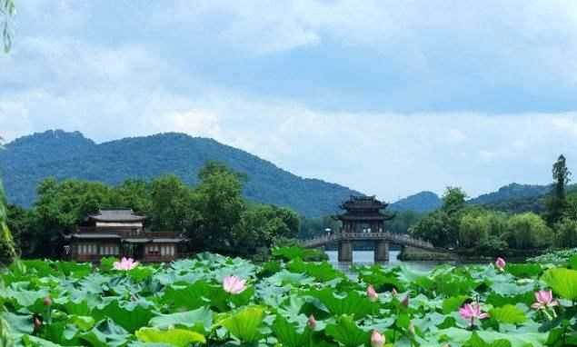 西湖十景介紹，西湖十景名稱有什么含義和來(lái)歷？雙峰插云為什么看不到了？圖2