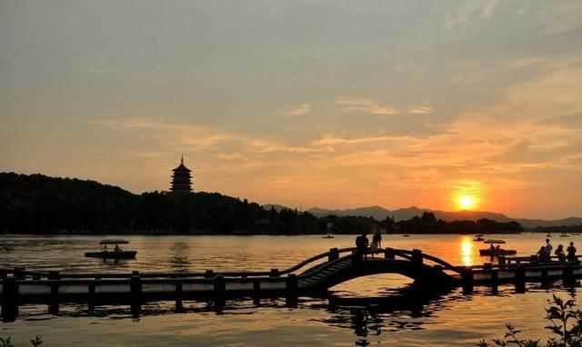 西湖十景介紹，西湖十景名稱有什么含義和來(lái)歷？雙峰插云為什么看不到了？圖3
