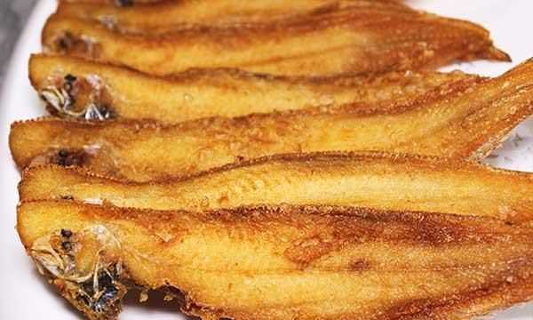 小魚用什么辨別味道,如何挑選新鮮的魚頭圖2