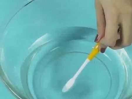 白鞋子有黃斑怎么去除,白色運動鞋上的黃色污點怎么去掉啊圖10