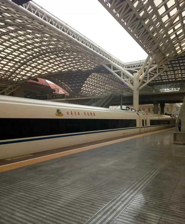 沒身份證怎么坐火車怎么取票，從未辦理過身份證，怎么坐火車？圖1