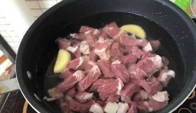 肉焯水是冷水下鍋還是熱水下鍋，煮肉頭冷水下鍋還是熱水下鍋？圖4