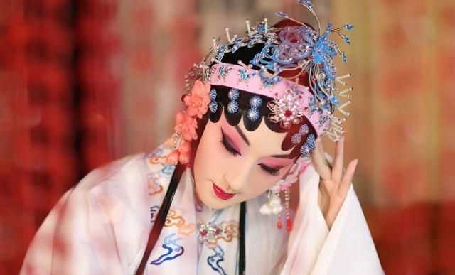 中國五大戲曲劇種有哪些?分別寫出兩個(gè)代表曲目