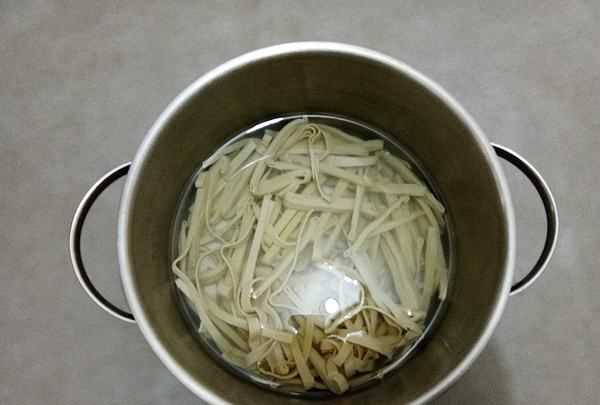 豆皮怎么炒好吃,豆皮怎么炒好吃又簡單 有什么做豆皮的技巧視頻圖4