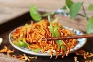 蟲(chóng)草花可以炒著吃嗎?