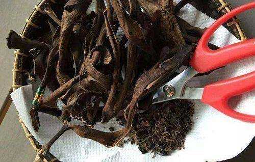 香蕉皮泡水幾天能澆花,香蕉皮泡水的泡多長(zhǎng)時(shí)間才能用來(lái)澆花圖5