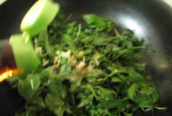 黃瓜荊芥怎么調,完美的黃瓜變蛋拌荊芥怎么做好吃又簡單圖9