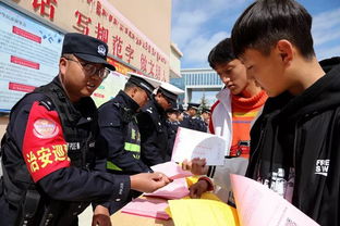 民警宣傳學(xué)校消防安全知識(shí)
