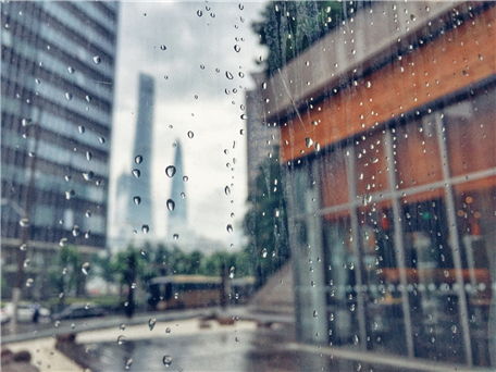 下雨天的心情說說正能量的句子