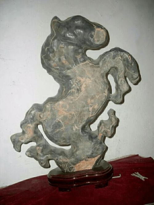 關于贊美靈璧石的詩句
