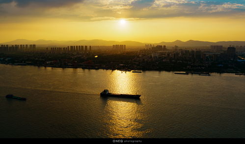 關(guān)于長(zhǎng)江日出夕陽(yáng)的詩(shī)句