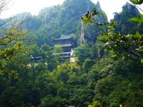 關(guān)于寺廟的古詩句,形容山中寺廟的古詩,描寫寺廟的古詩句