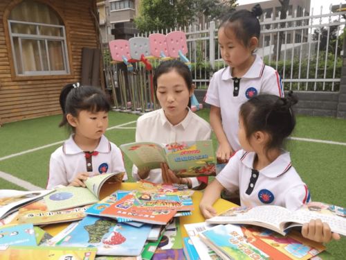 歡度六一四百作文校園活動