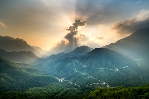 人教版五年級(jí)上冊(cè)八單元作文我愛(ài)看的革命影視作品—《閃閃的紅星》