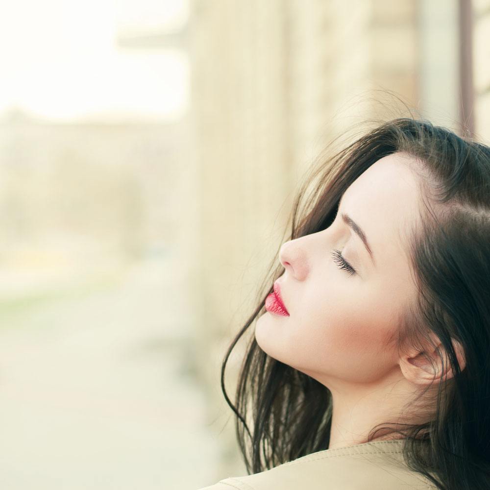 我們相遇的路，依舊沒有變，變的是，曾經(jīng)兩個熟悉的心