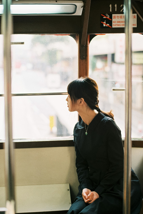 經(jīng)典微信說說心情句子 生活有太多的無(wú)奈，讓人言不由衷